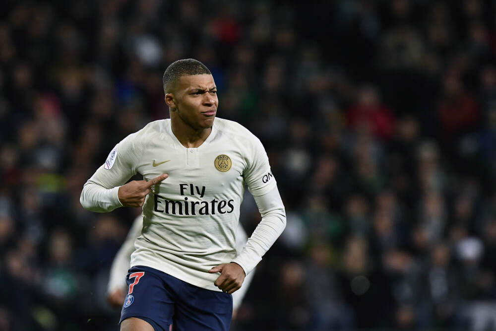 NBA官宣罚单：莺歌摔水瓶被罚2.5万美元 击中工作人员还导致比赛中断